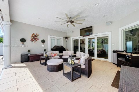 Casa en venta en Miami, Florida, 3 dormitorios, 214.6 m2 № 1372371 - foto 28