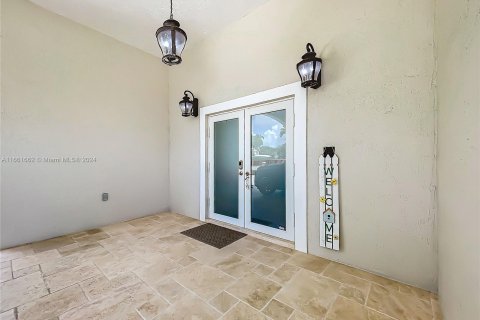 Villa ou maison à vendre à Miami, Floride: 3 chambres, 214.6 m2 № 1372371 - photo 2