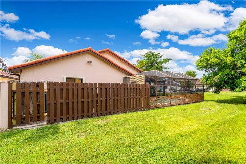 Villa ou maison à vendre à Hialeah, Floride: 3 chambres, 199.37 m2 № 1406144 - photo 12