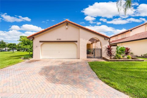 Villa ou maison à vendre à Hialeah, Floride: 3 chambres, 199.37 m2 № 1406144 - photo 1