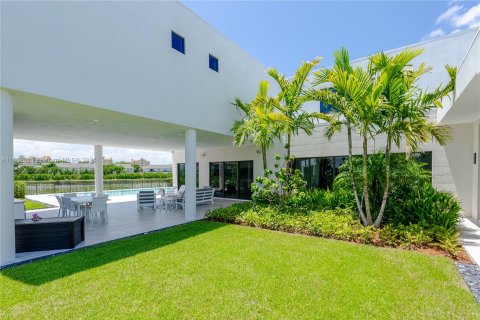 House in Weston, Florida 6 bedrooms, 498.7 sq.m. № 1345380 - photo 3