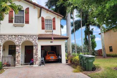 Townhouse in Homestead, Florida 4 bedrooms, 151.24 sq.m. № 1331653 - photo 2