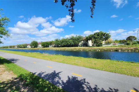 Townhouse in Homestead, Florida 4 bedrooms, 151.24 sq.m. № 1331653 - photo 18