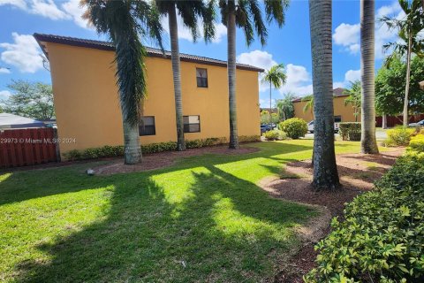 Townhouse in Homestead, Florida 4 bedrooms, 151.24 sq.m. № 1331653 - photo 1