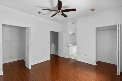 Townhouse in Miami, Florida 3 bedrooms, 146.79 sq.m. № 1385660 - photo 17