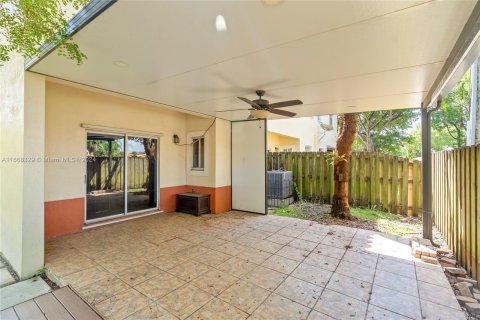 Townhouse in Miami, Florida 3 bedrooms, 146.79 sq.m. № 1385660 - photo 30