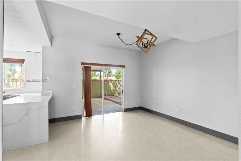 Townhouse in Miami, Florida 3 bedrooms, 146.79 sq.m. № 1385660 - photo 7