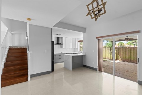 Townhouse in Miami, Florida 3 bedrooms, 146.79 sq.m. № 1385660 - photo 6