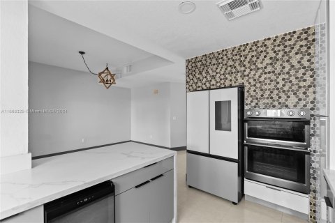 Townhouse in Miami, Florida 3 bedrooms, 146.79 sq.m. № 1385660 - photo 2