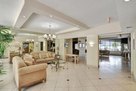 Condo in Sunny Isles Beach, Florida, 2 bedrooms  № 1385661 - photo 25