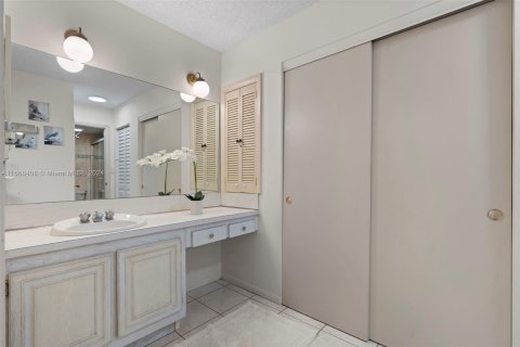 Condo in Sunny Isles Beach, Florida, 2 bedrooms  № 1385661 - photo 12