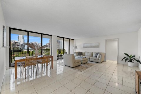 Condo in Sunny Isles Beach, Florida, 2 bedrooms  № 1385661 - photo 6