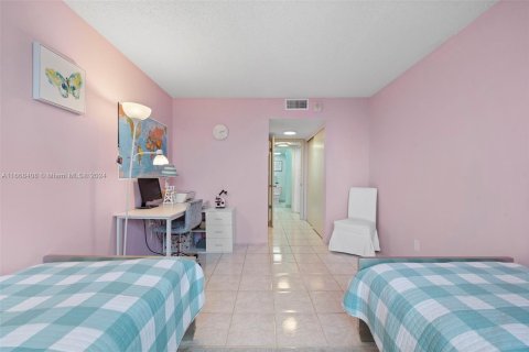 Condo in Sunny Isles Beach, Florida, 2 bedrooms  № 1385661 - photo 15