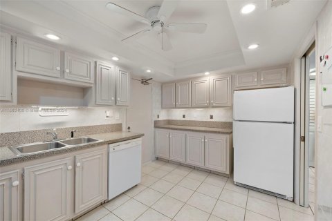 Condo in Sunny Isles Beach, Florida, 2 bedrooms  № 1385661 - photo 19