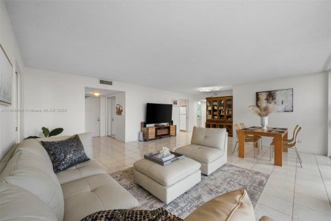 Condo in Sunny Isles Beach, Florida, 2 bedrooms  № 1385661 - photo 5