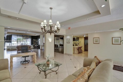 Condo in Sunny Isles Beach, Florida, 2 bedrooms  № 1385661 - photo 26