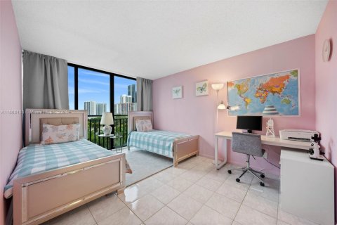 Condo in Sunny Isles Beach, Florida, 2 bedrooms  № 1385661 - photo 14