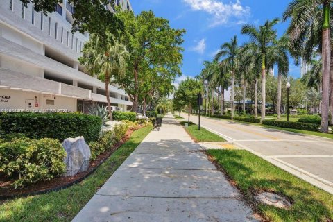 Condo in Sunny Isles Beach, Florida, 2 bedrooms  № 1385661 - photo 28