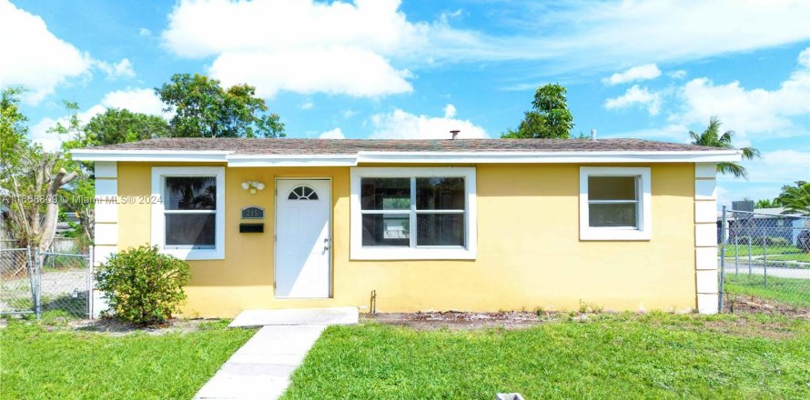 House in Boynton Beach, Florida 3 bedrooms, 76.92 sq.m. № 1385662