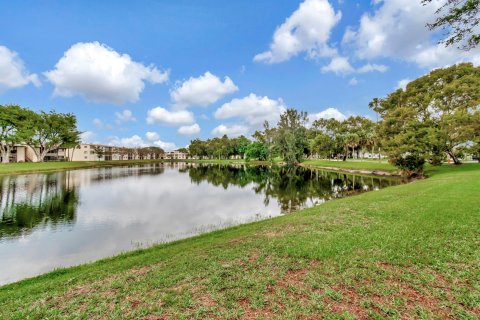 Copropriété à vendre à Delray Beach, Floride: 2 chambres, 97.36 m2 № 1054763 - photo 1