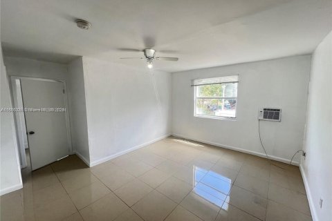 Propiedad comercial en venta en Miami, Florida, 308.34 m2 № 1232605 - foto 16