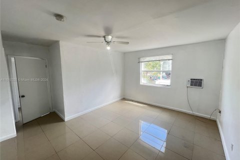 Propiedad comercial en venta en Miami, Florida, 308.34 m2 № 1232605 - foto 14