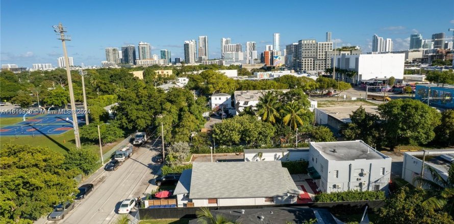 Commercial property in Miami, Florida 308.34 sq.m. № 1232605