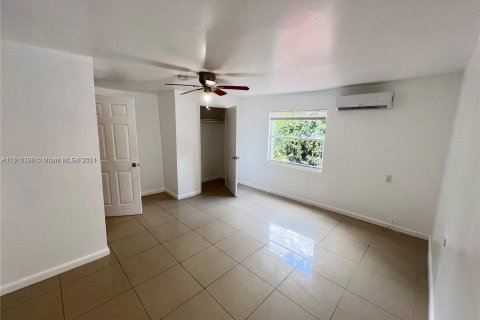 Propiedad comercial en venta en Miami, Florida, 308.34 m2 № 1232605 - foto 12