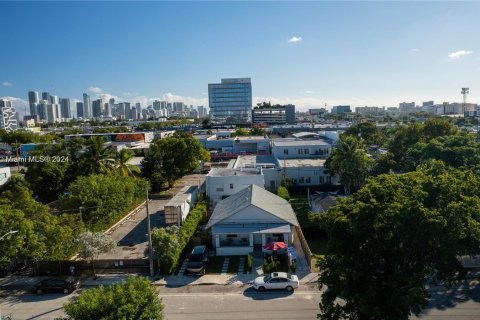 Propiedad comercial en venta en Miami, Florida, 308.34 m2 № 1232605 - foto 2