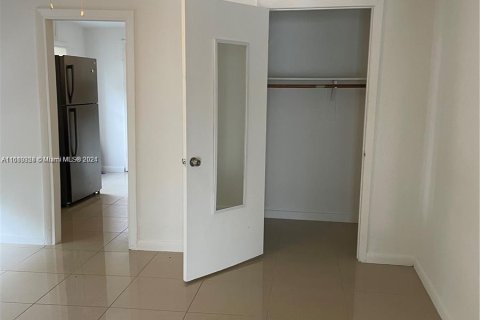 Propiedad comercial en venta en Miami, Florida, 308.34 m2 № 1232605 - foto 9