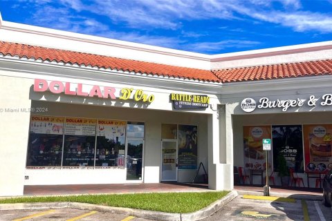 Propiedad comercial en venta en Hialeah, Florida № 1379120 - foto 3