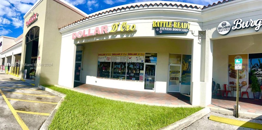 Immobilier commercial à Hialeah, Floride № 1379120