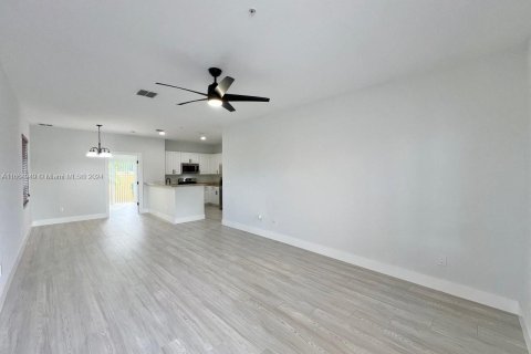 Condo in Hallandale Beach, Florida, 3 bedrooms  № 1378982 - photo 4