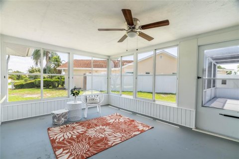 House in New Port Richey, Florida 2 bedrooms, 143.07 sq.m. № 1344570 - photo 28