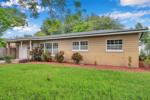 House in Saint Petersburg, Florida 3 bedrooms, 99.03 sq.m. № 1344538 - photo 2