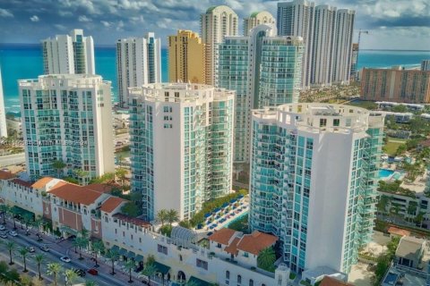 Condominio en alquiler en Sunny Isles Beach, Florida, 4 dormitorios, 270.72 m2 № 1058037 - foto 2