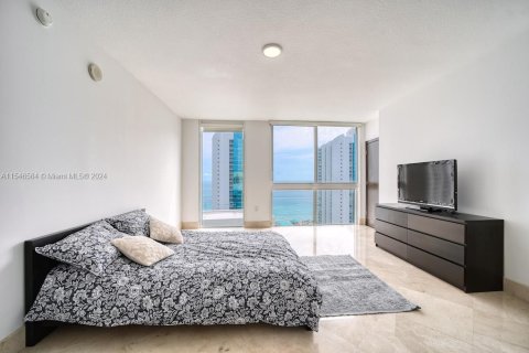 Condominio en alquiler en Sunny Isles Beach, Florida, 4 dormitorios, 270.72 m2 № 1058037 - foto 18