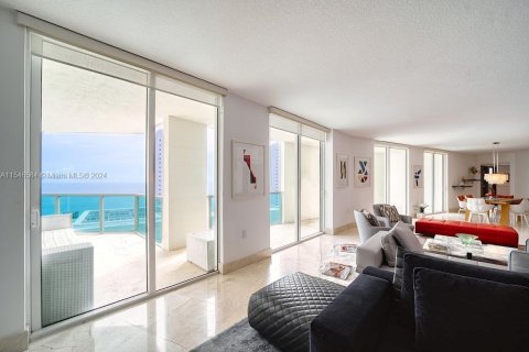 Condominio en alquiler en Sunny Isles Beach, Florida, 4 dormitorios, 270.72 m2 № 1058037 - foto 10