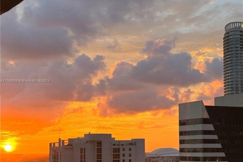 Condo in Miami, Florida, 2 bedrooms  № 1351910 - photo 16