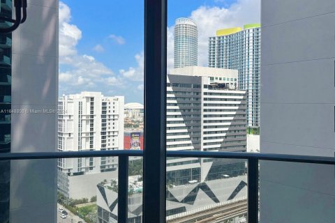 Copropriété à louer à Miami, Floride: 2 chambres, 73.21 m2 № 1351910 - photo 4