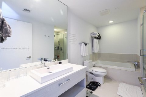 Condominio en alquiler en Miami, Florida, 2 dormitorios, 73.21 m2 № 1351910 - foto 8