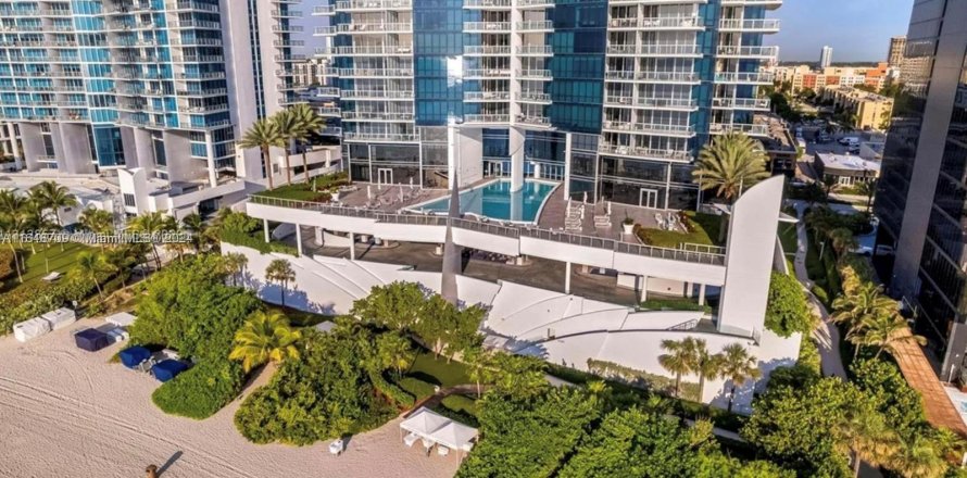 Condo in Sunny Isles Beach, Florida, 2 bedrooms  № 1351908