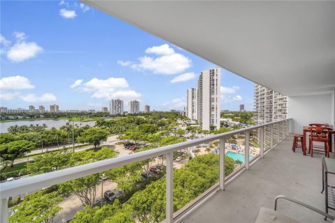 Condo in Aventura, Florida, 2 bedrooms  № 1351865 - photo 12