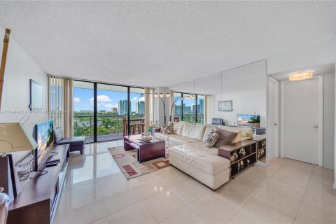 Condo in Aventura, Florida, 2 bedrooms  № 1351865 - photo 10