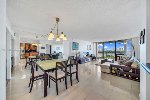 Condo in Aventura, Florida, 2 bedrooms  № 1351865 - photo 4