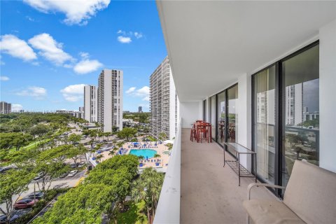 Condo in Aventura, Florida, 2 bedrooms  № 1351865 - photo 14