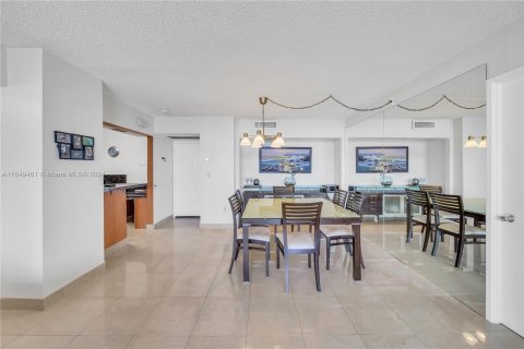 Condo in Aventura, Florida, 2 bedrooms  № 1351865 - photo 6