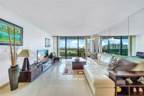 Condo in Aventura, Florida, 2 bedrooms  № 1351865 - photo 8