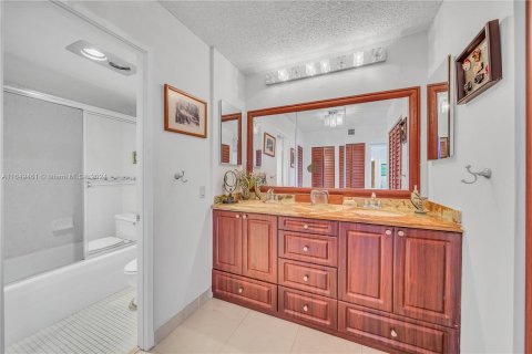 Condo in Aventura, Florida, 2 bedrooms  № 1351865 - photo 18