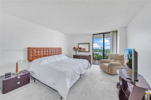 Condo in Aventura, Florida, 2 bedrooms  № 1351865 - photo 15